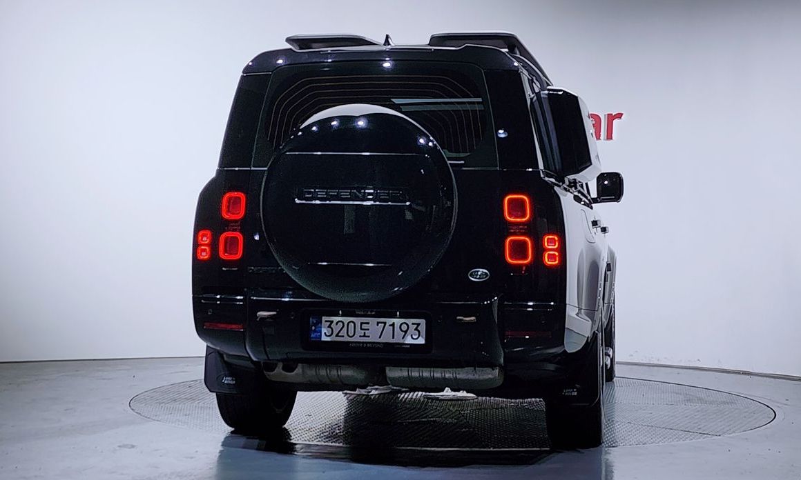 Land Rover Defender 2023