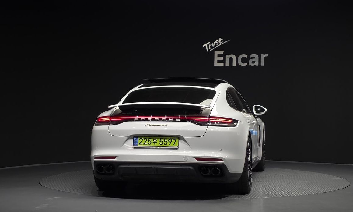 Porsche Panamera 2023