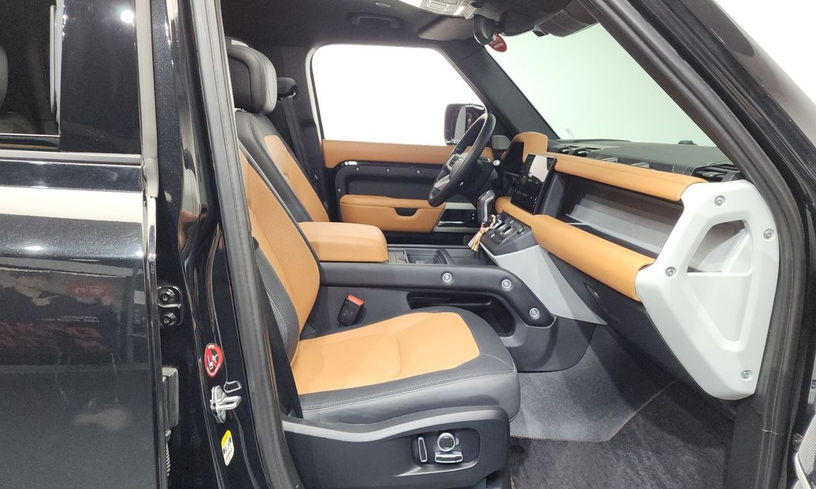 Land Rover Defender 2023