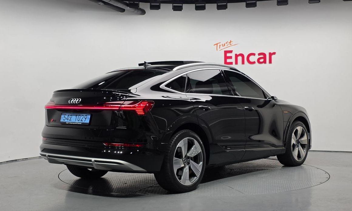 Audi e-tron 2023