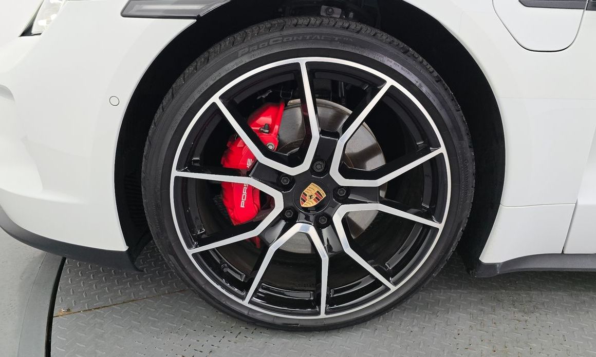 Porsche Taycan 2025