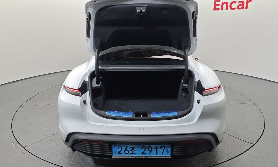 Porsche Taycan 2025