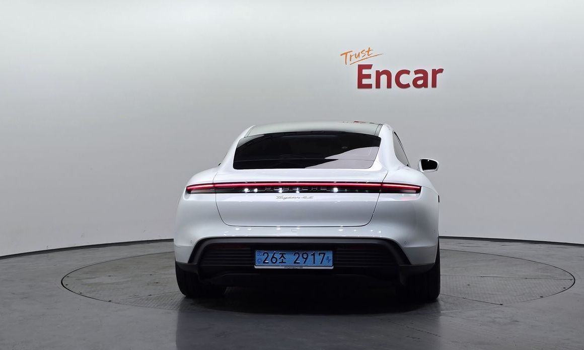 Porsche Taycan 2025