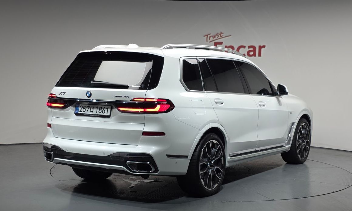 BMW X7 2025