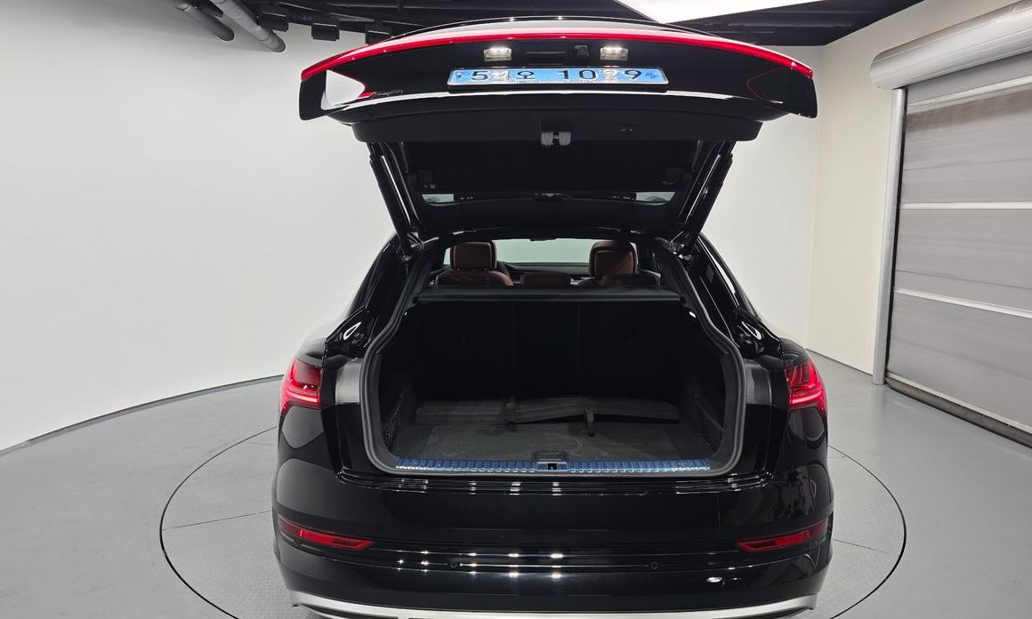 Audi e-tron 2023
