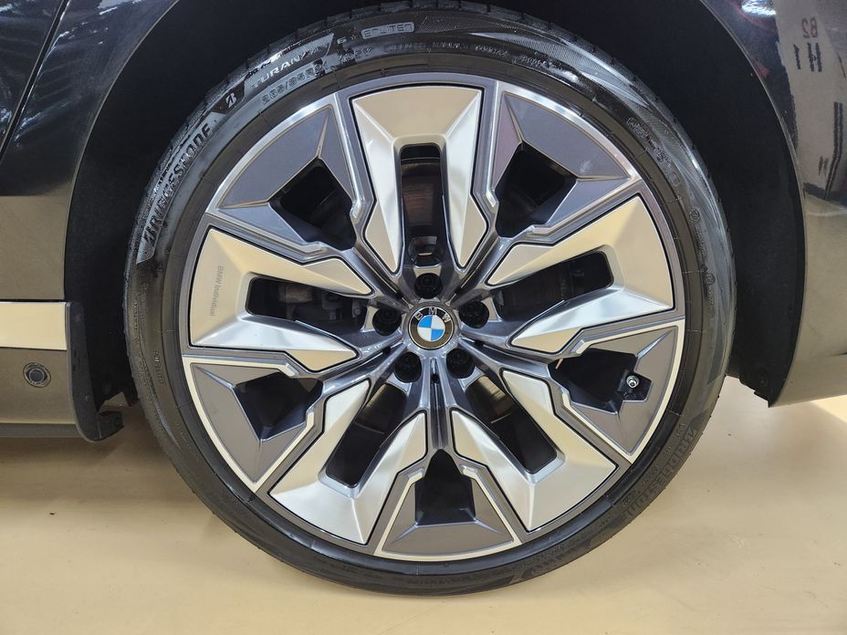 BMW 7-Series 2024