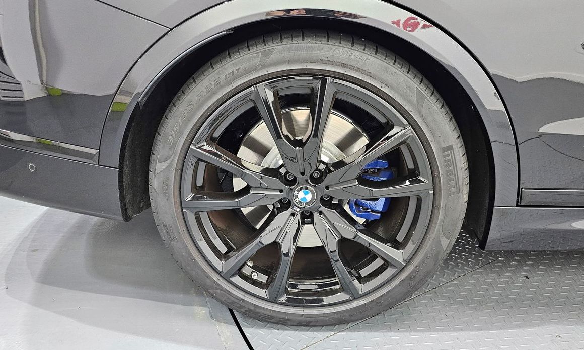 BMW X7 2025