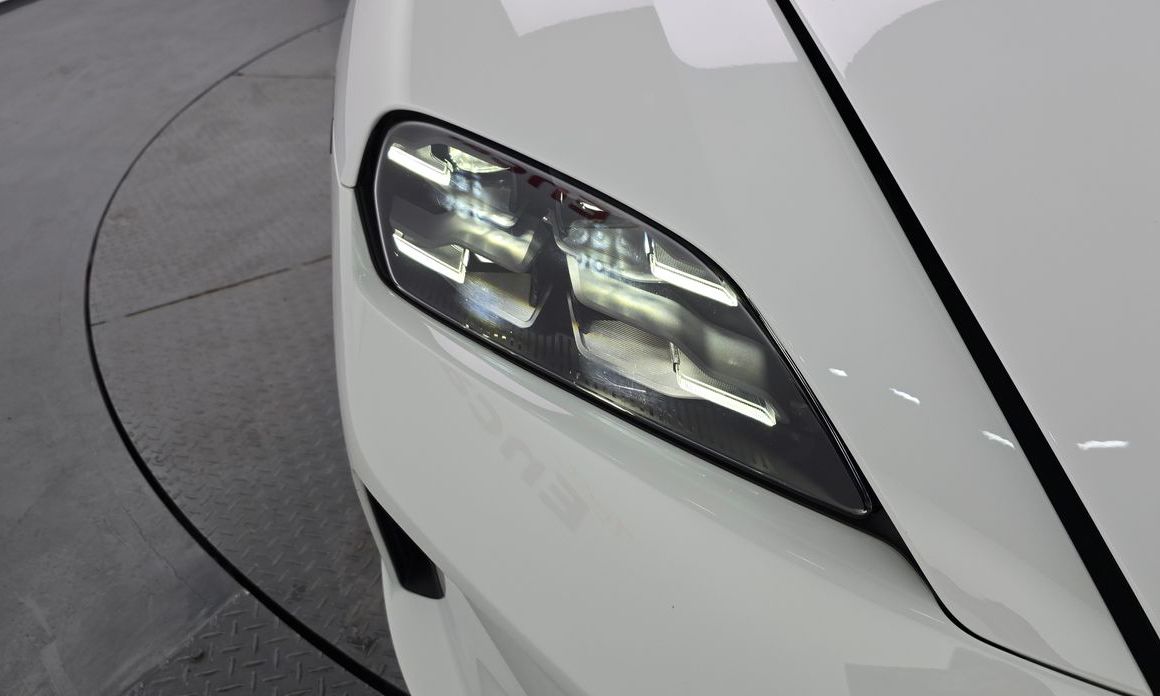 Porsche Taycan 2025