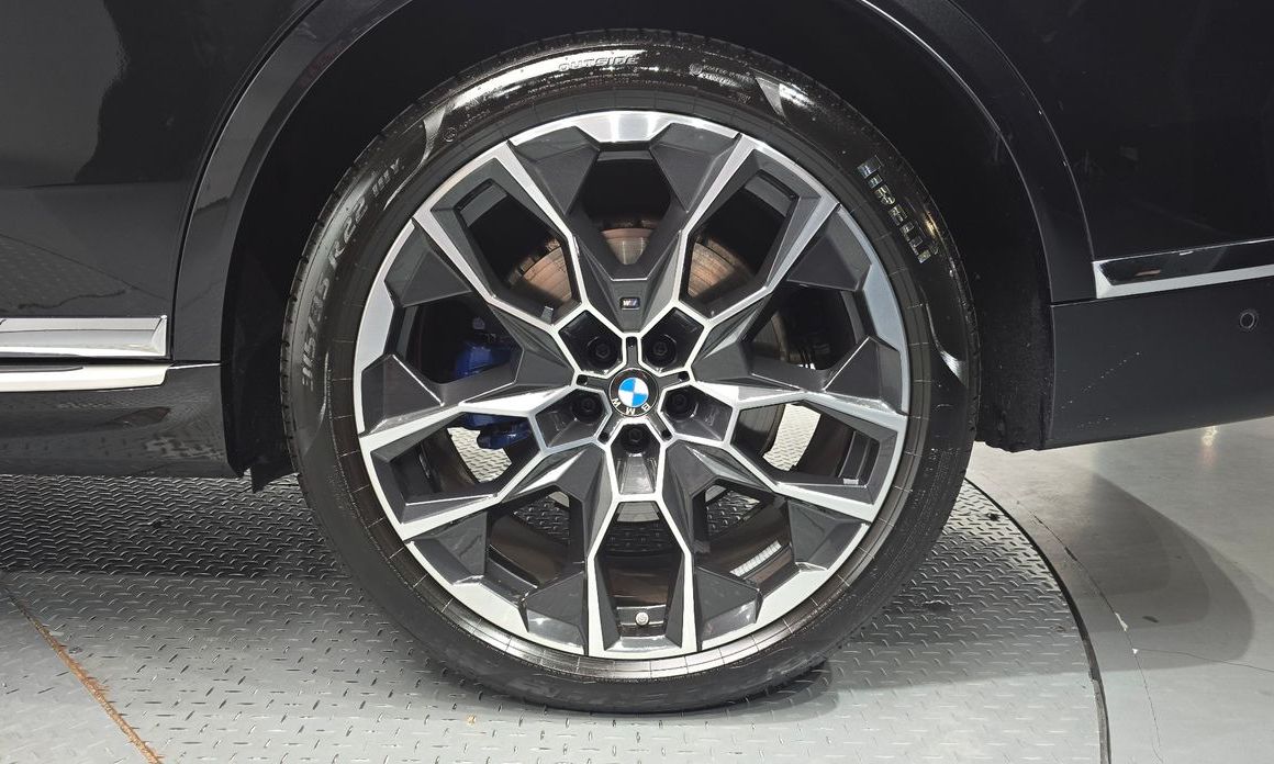 BMW X7 2025