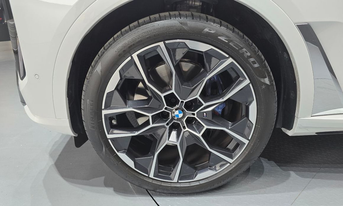 BMW X7 2025