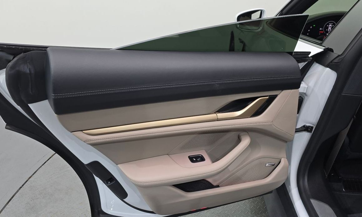 Porsche Taycan 2025