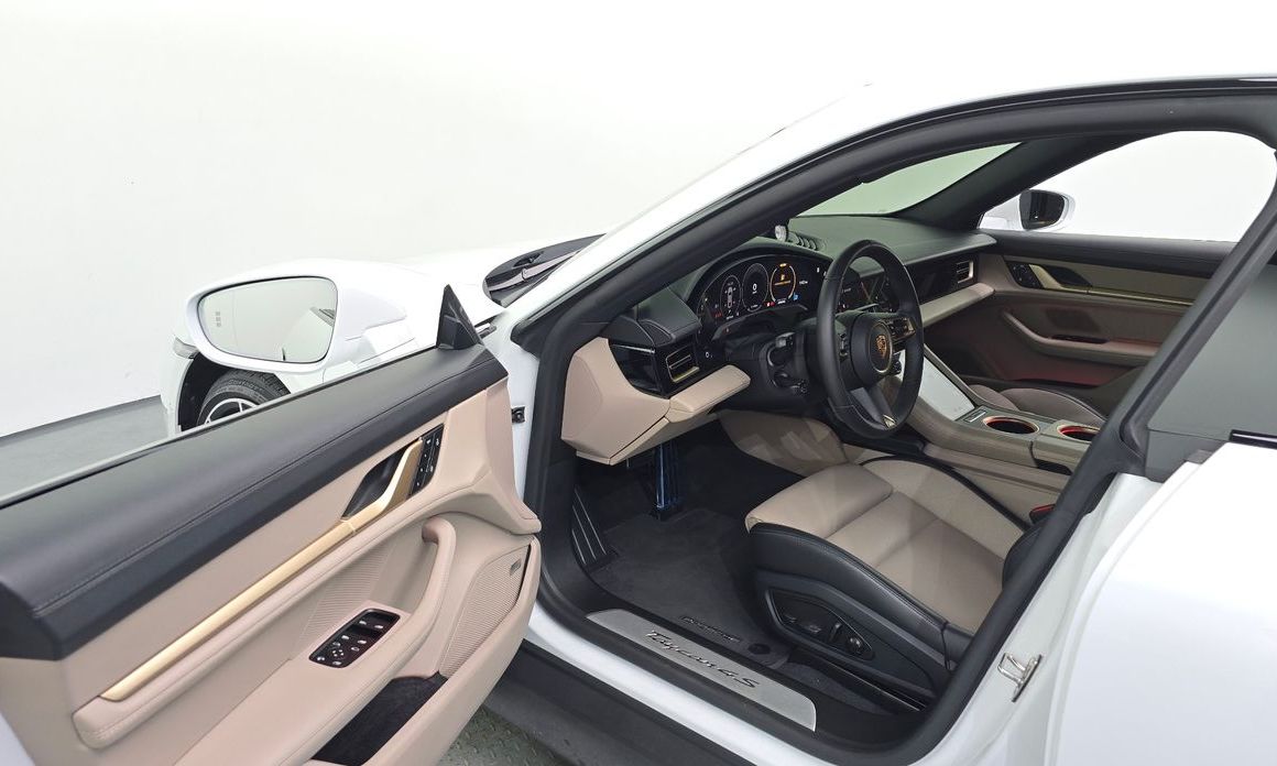 Porsche Taycan 2025