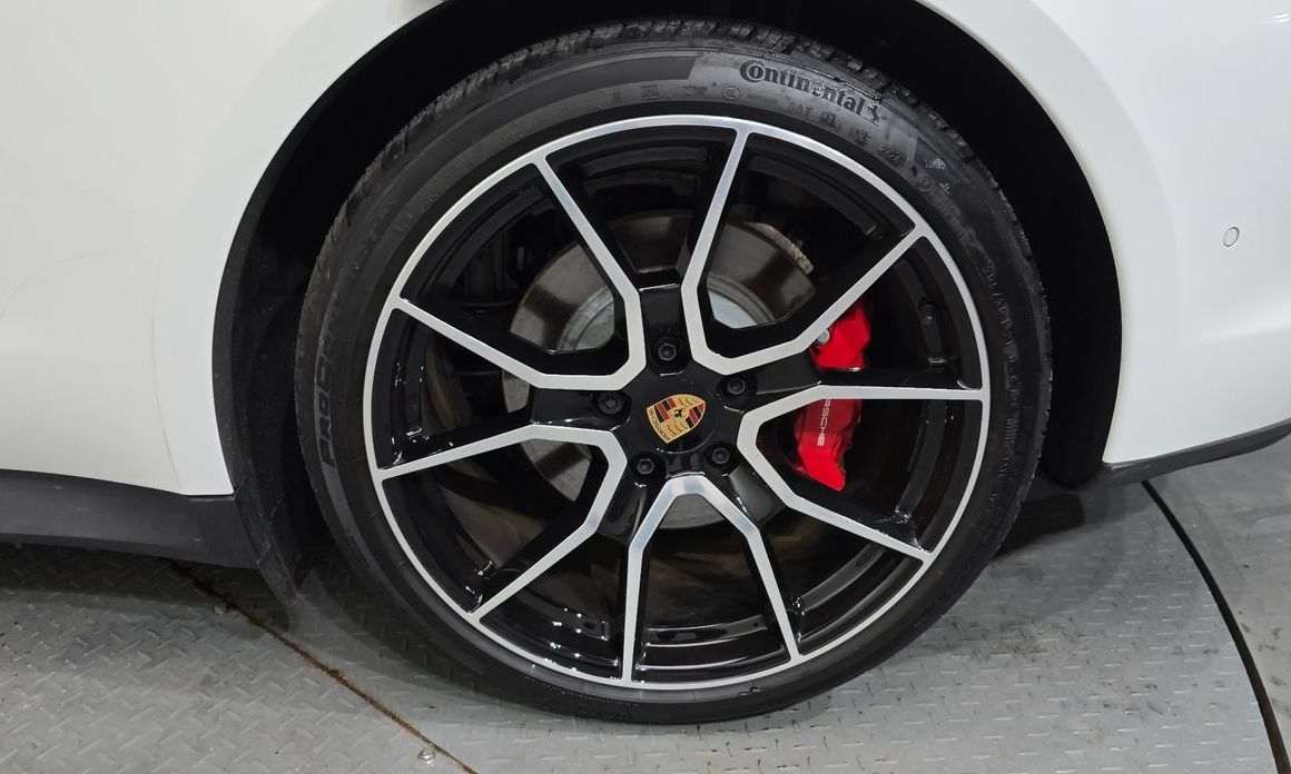Porsche Taycan 2025