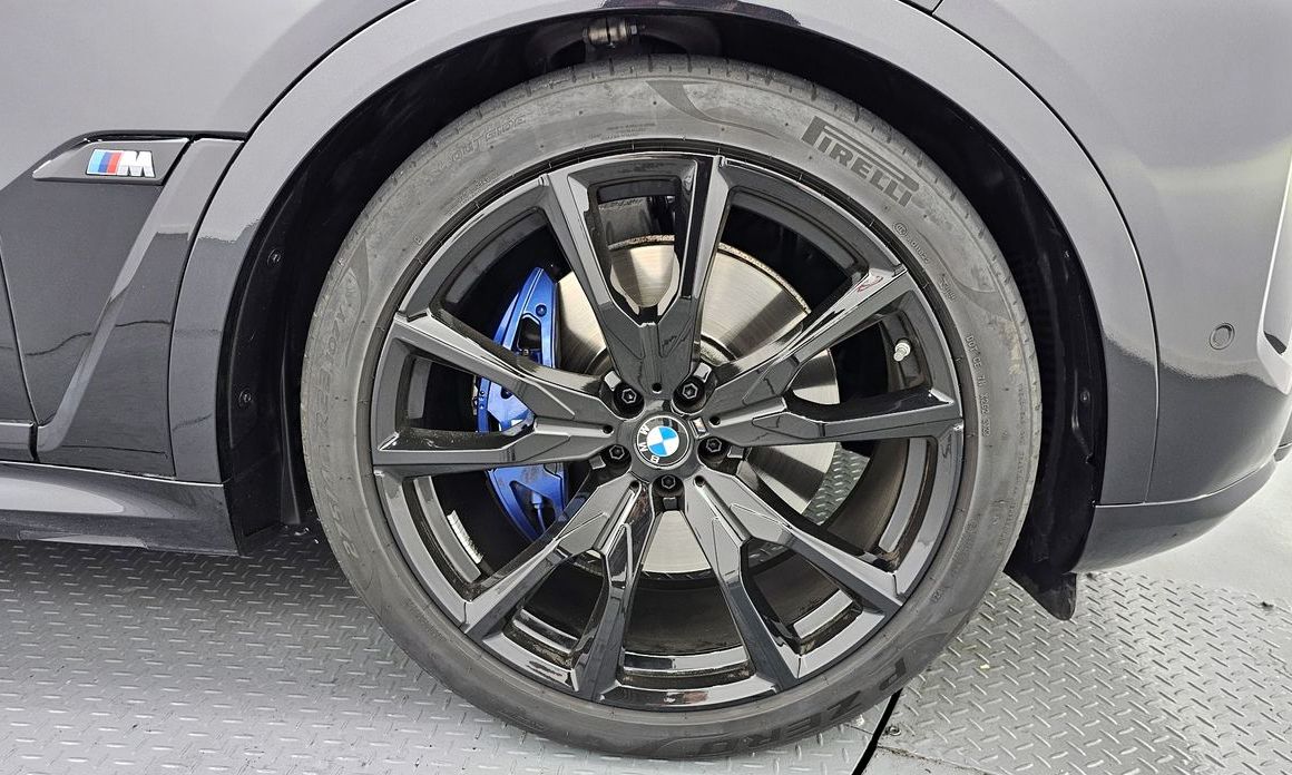 BMW X7 2025
