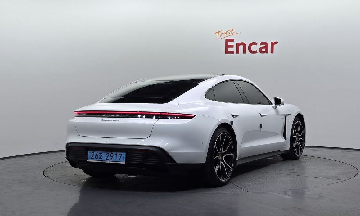 Porsche Taycan 2025
