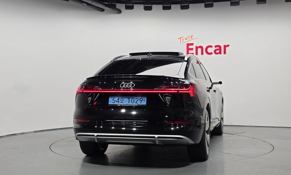 Audi e-tron 2023