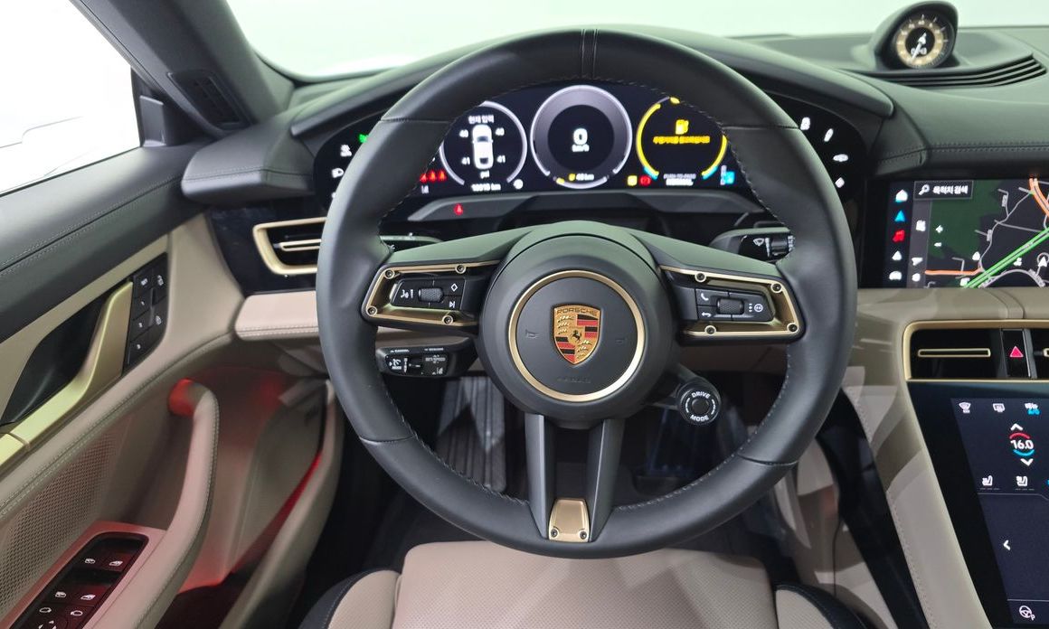 Porsche Taycan 2025