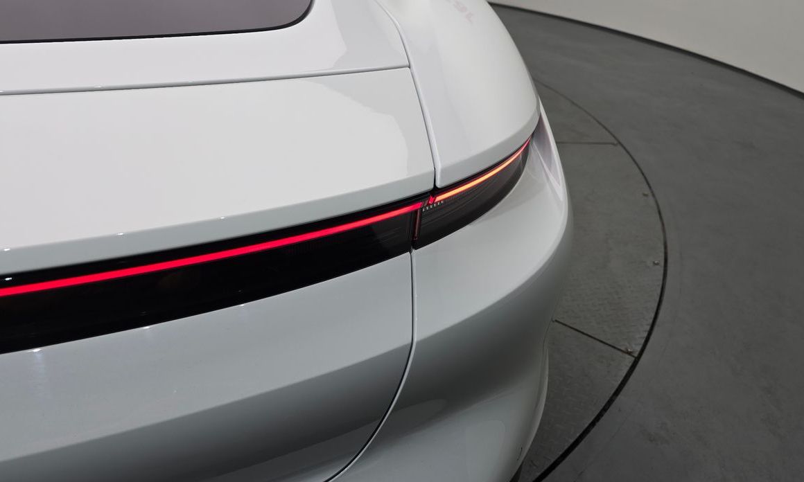 Porsche Taycan 2025