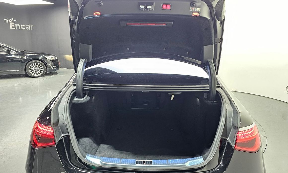Mercedes-Benz S-Class 2024