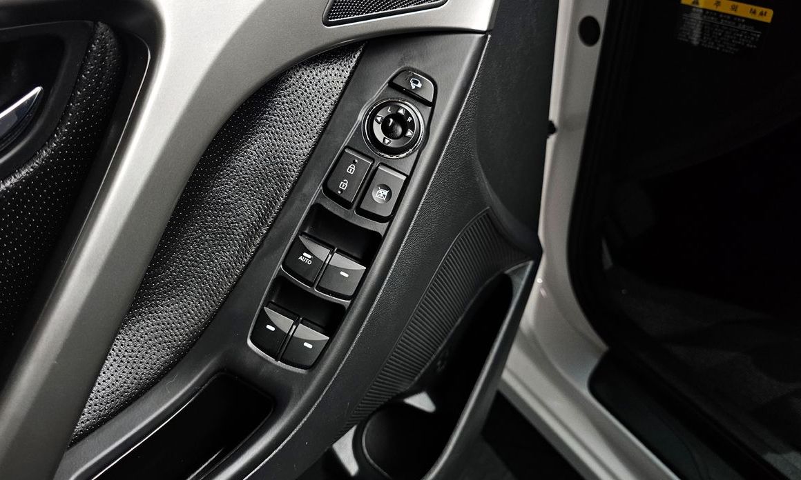 Hyundai AVANTE 2012
