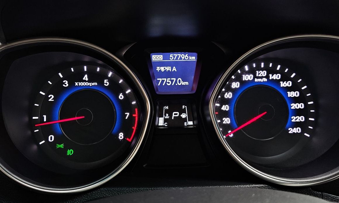 Hyundai AVANTE 2012