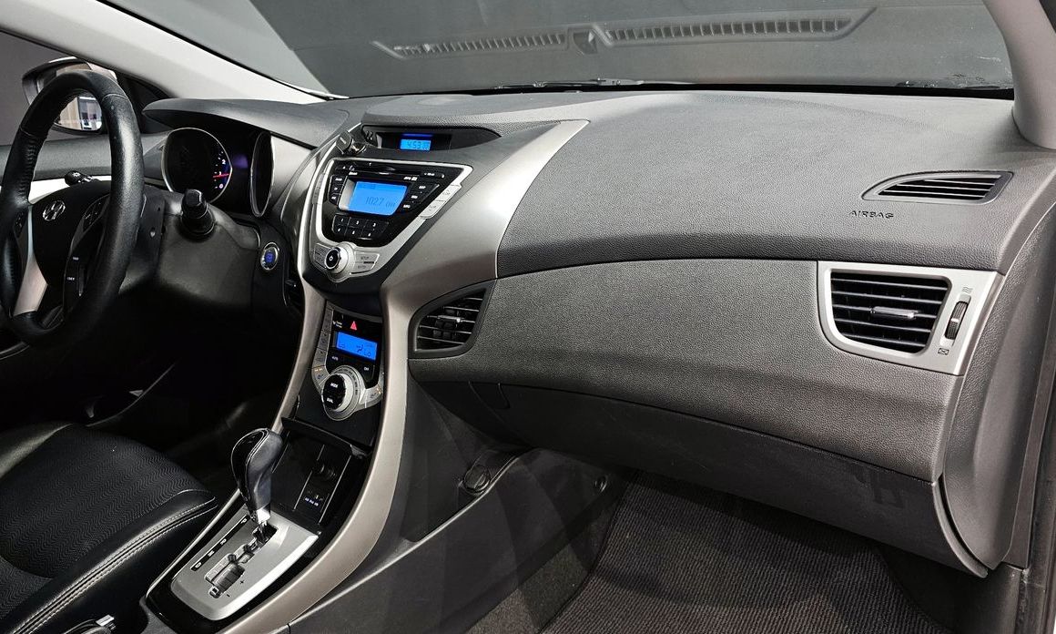Hyundai AVANTE 2012