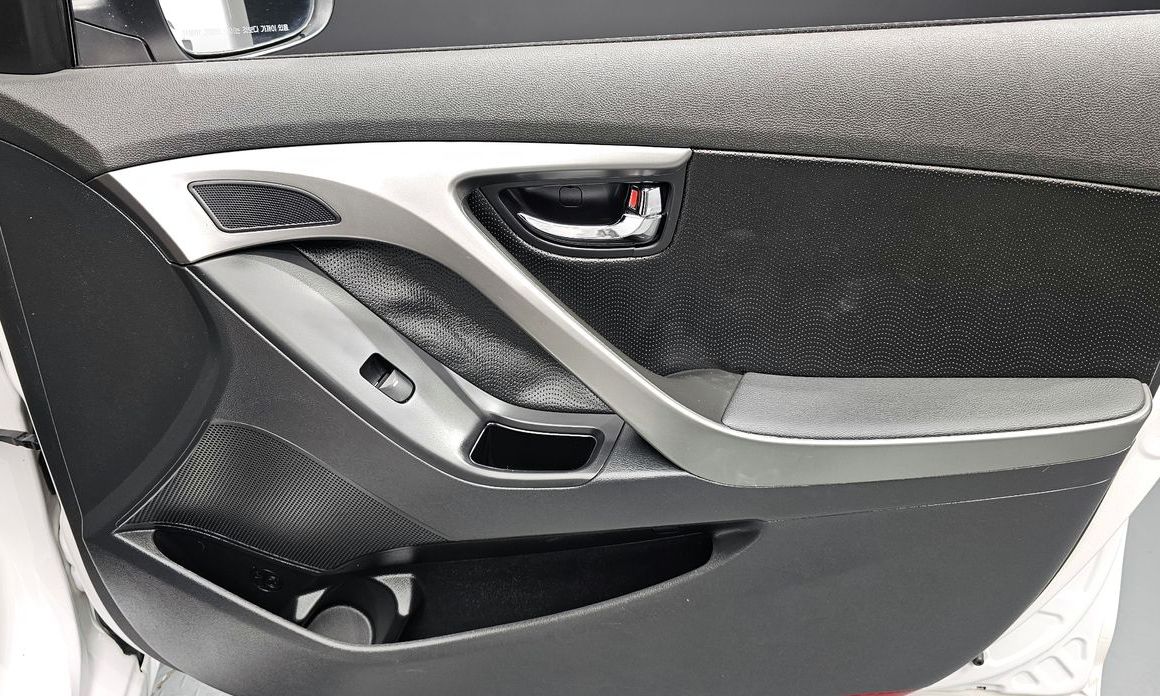 Hyundai AVANTE 2012