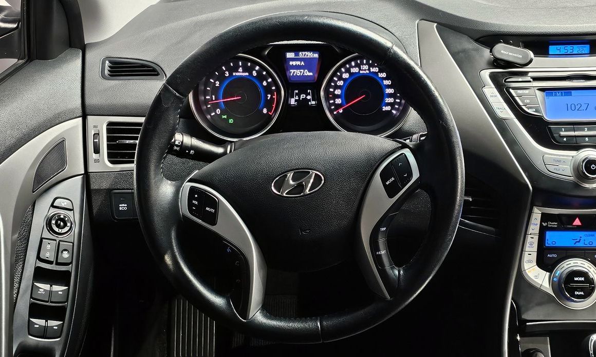 Hyundai AVANTE 2012