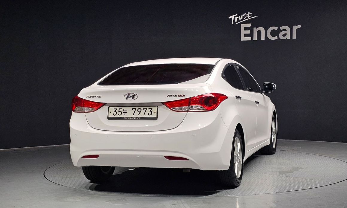 Hyundai AVANTE 2012