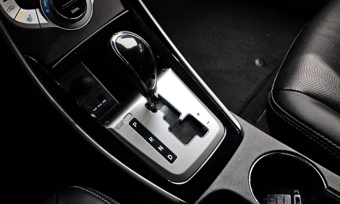 Hyundai AVANTE 2012