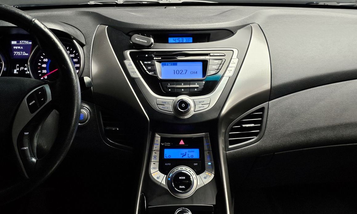 Hyundai AVANTE 2012