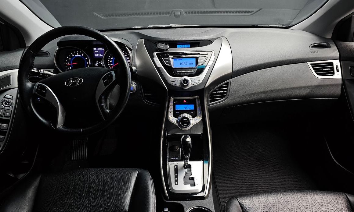 Hyundai AVANTE 2012