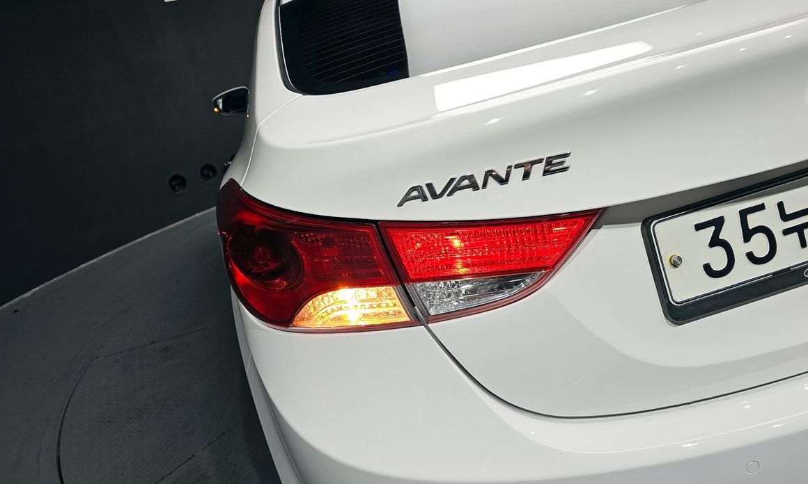 Hyundai AVANTE 2012
