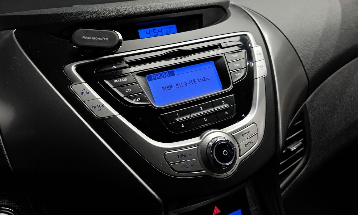 Hyundai AVANTE 2012