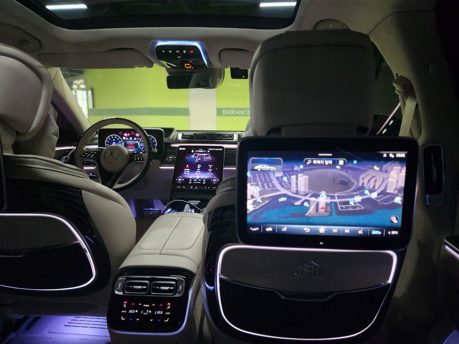 Mercedes-Benz S-Class 2024