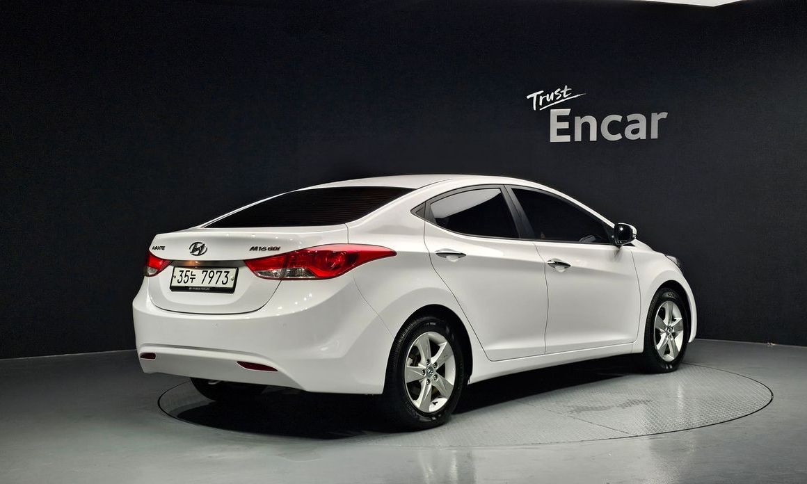 Hyundai AVANTE 2012