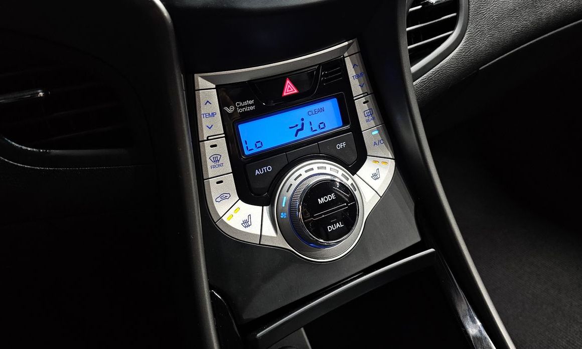 Hyundai AVANTE 2012