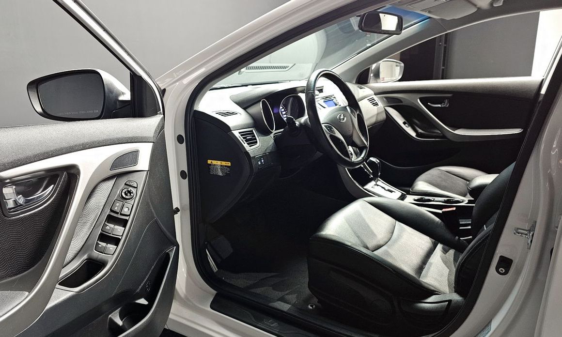 Hyundai AVANTE 2012