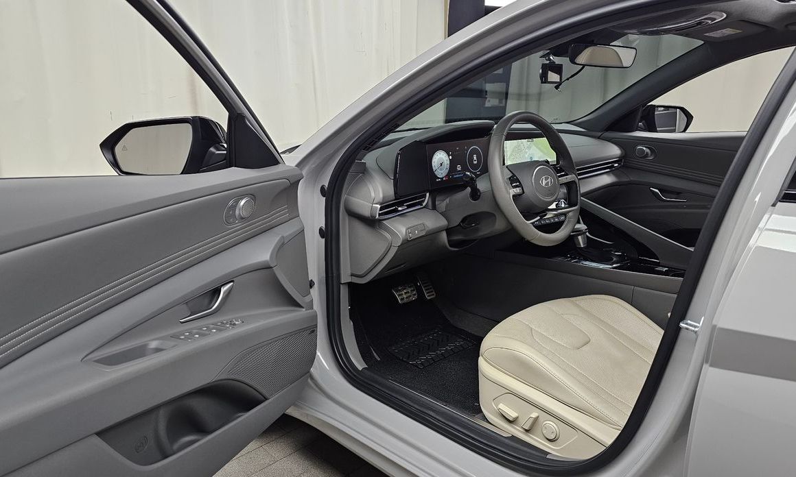 Hyundai AVANTE 2025