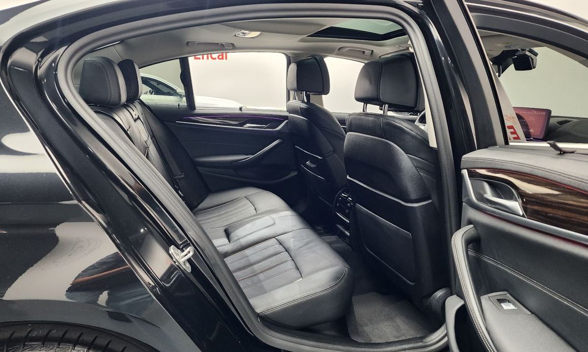 BMW 5-Series 2023