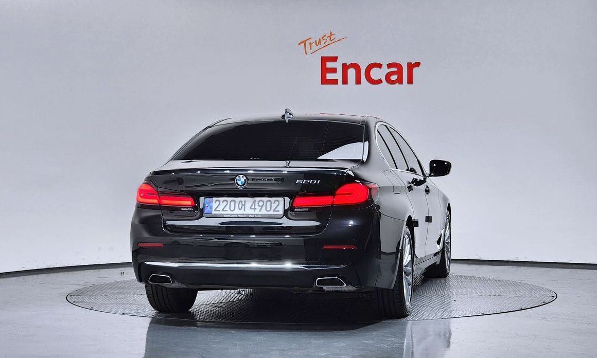 BMW 5-Series 2023