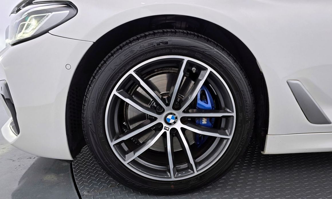 BMW 5-Series 2022