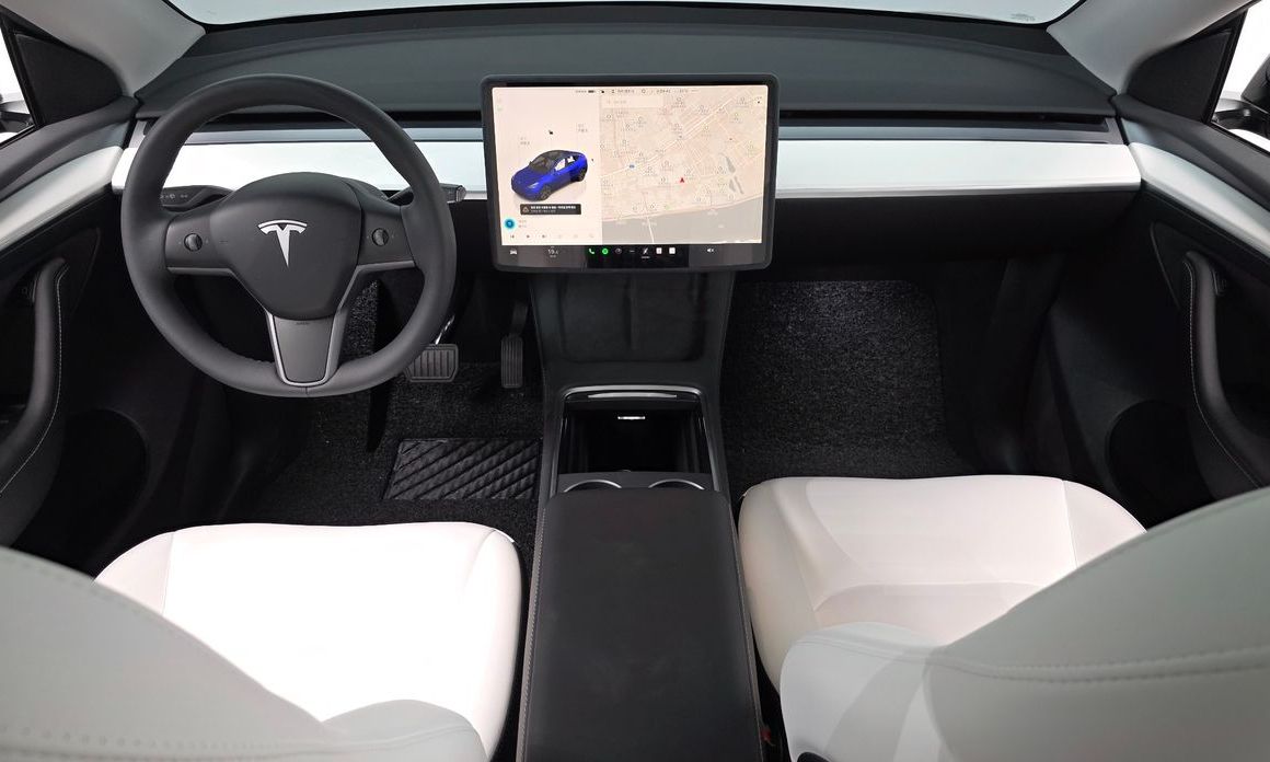 Tesla Model Y 2024