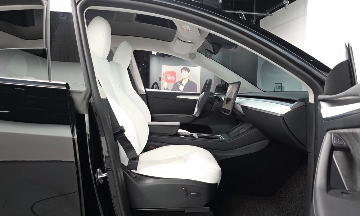 Tesla Model Y 2024