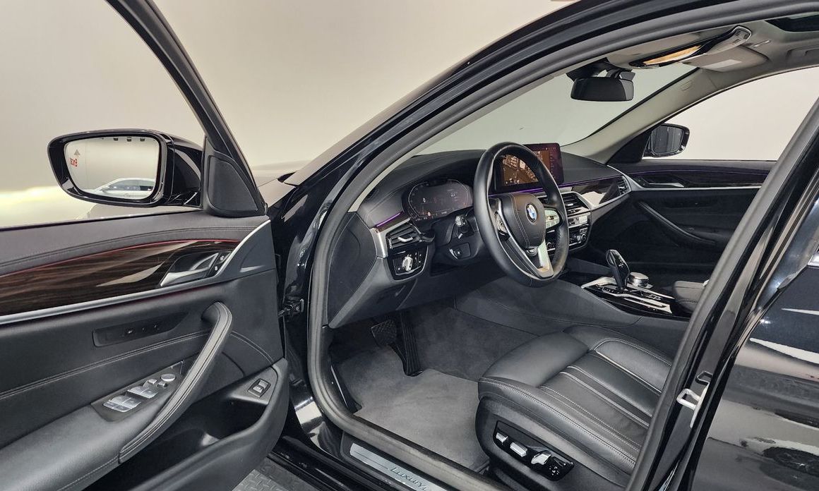 BMW 5-Series 2023