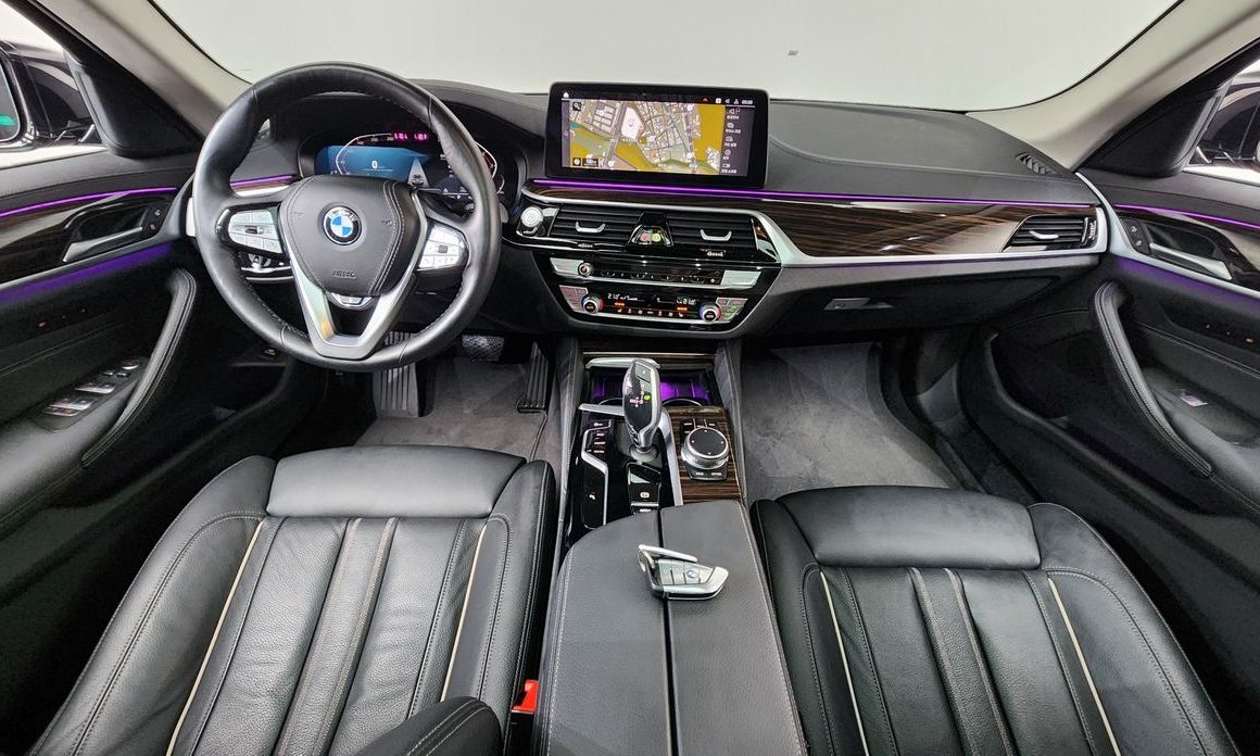 BMW 5-Series 2023