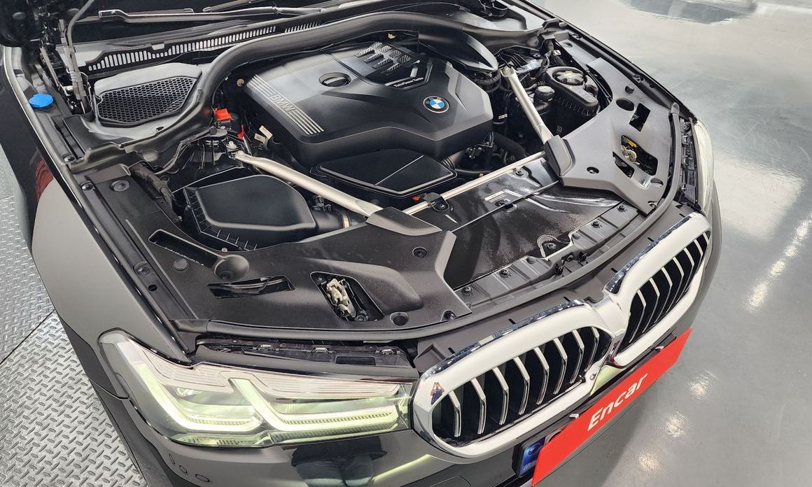 BMW 5-Series 2023