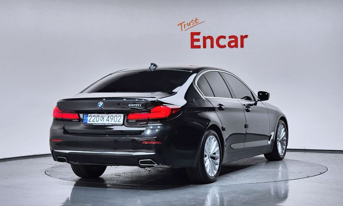 BMW 5-Series 2023