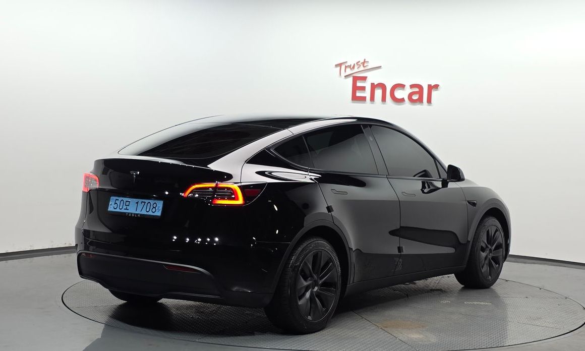 Tesla Model Y 2024