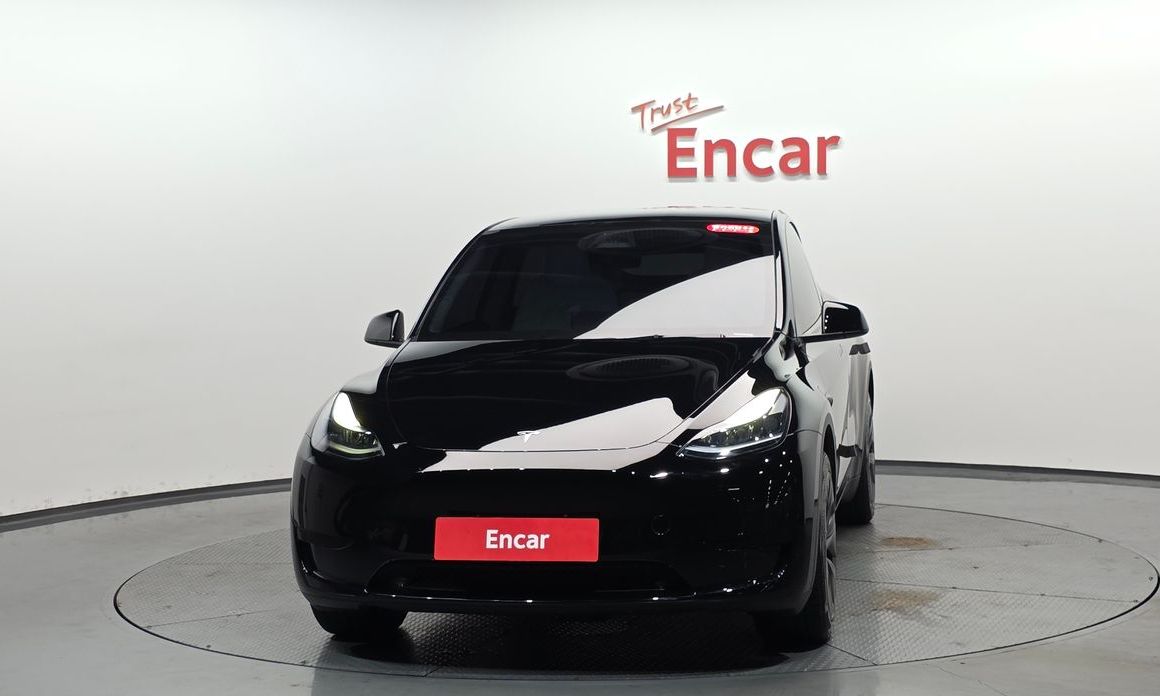 Tesla Model Y 2024
